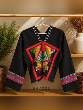 Hill Tribe Hemp Top, Thai Ethnic Embroidered Blouse / XXL=44